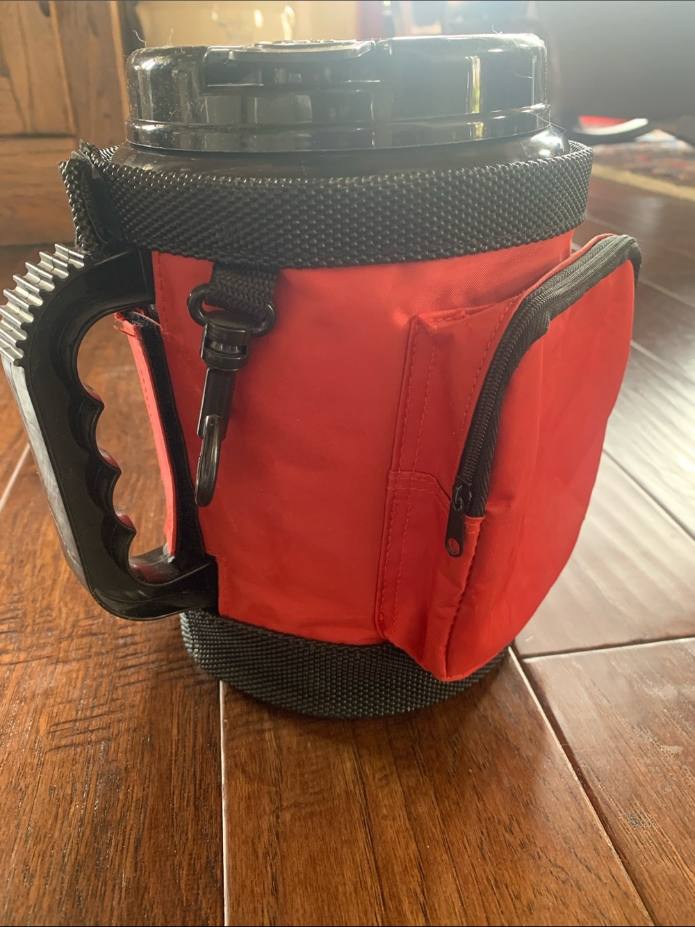 VINTAGE BETRAS USA 64 OZ MONSTER MUG WITH NYLON JACKET